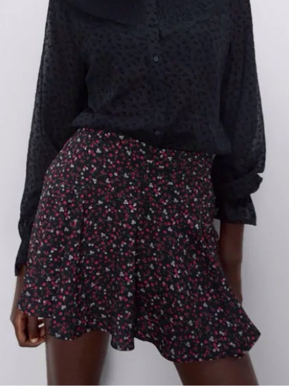 Abercrombie & Fitch black floral shorts with white and pink flowers 9/10